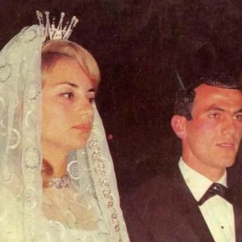 Μίμης Δομάζος και Βίκυ Μοσχολιού στον γάμο τους