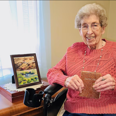 Γυναίκα 100 ετών γράφει εδώ και 90 χρόνια καθημερινά στο ημερολόγιο της