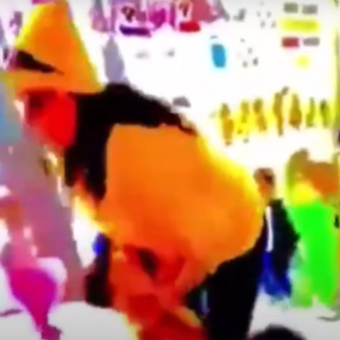 Νηπιαγωγός στην Κύπρο τραντάζει στον αέρα παιδί και απειλεί να το πετάξει από το παράθυρο