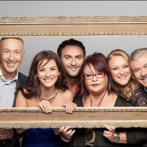 Εικόνα με τους πρωταγωνιστές της σειράς «Το σόι σου»