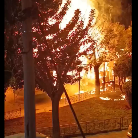 Φωτιά σε λεωφορείο στη Λιοσίων - Στις φλόγες και η στάση 