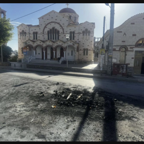Σοβαρές ζημιές στο Ηράκλειο Κρήτης μετά την Ανάσταση - Έκαψαν κάδους, παγκάκια και φανάρια