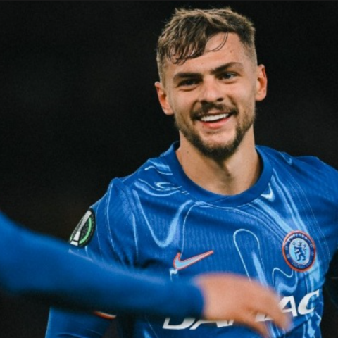 Οι παίκτες της Τσέλσι πανηγυρίζουν την πρόκριση στον τελικό του Conference League