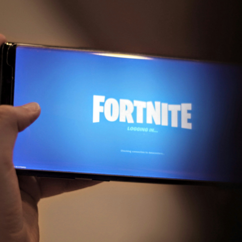 Το Fortnite επιστρέφει στο App Store μετά από 5 χρόνια - Τελείωσε ο «πόλεμος» μεταξύ Epic Games και Apple