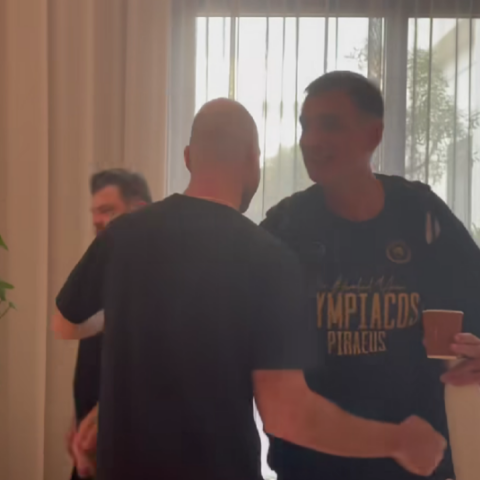 Final Four 2025: Η πρώτη συνάντηση Μπαρτζώκα με Σπανούλη στο ξενοδοχείο στο Άμπου Ντάμπι