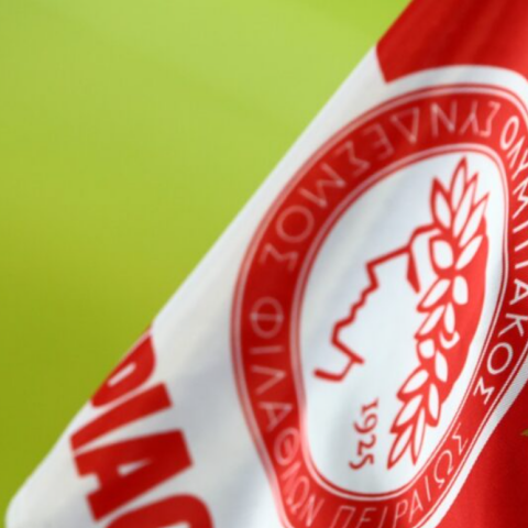 Σημαία του Ολυμπιακού στο «Καραϊσκάκης»