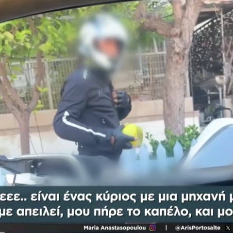 Οδηγός μηχανής τραμπούκισε οδηγό ταξί που έσπασε την απεργία - Το βίντεο που κατέγραψε επιβάτιδα