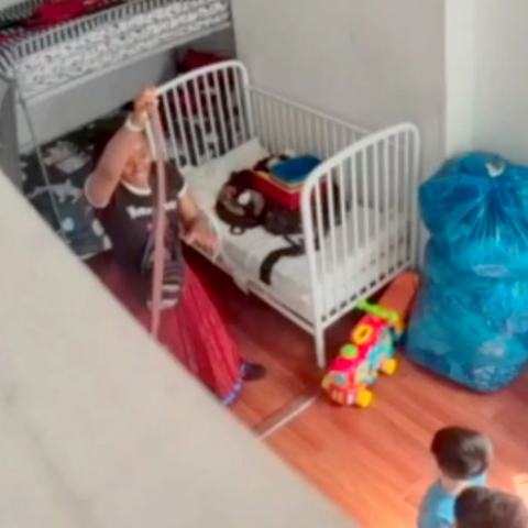 Η νταντά χτυπούσε τα παιδιά με ζώνη