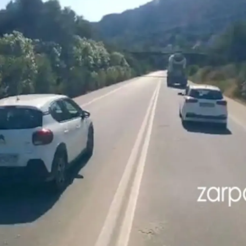 Κίνδυνος θάνατος στον ΒΟΑΚ: Μπήκε στο αντίθετο ρεύμα πριν από στροφή για να περάσει λεωφορείο, ΙΧ και μπετονιέρα