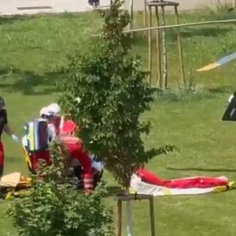 Στιγμιότυπο από βίντεο με διασώστες μετά το μακελειό σε σχολείο στο Γκρατς