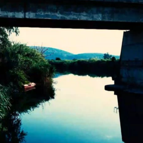 Και ο τρίτος φίλος της παρέας είχε βουτήξει στον Άραχθο - Μόλις είδα ότι θα φύγω κι εγώ κατάφερα και κρατήθηκα από την βάρκαΚαι ο τρίτος φίλος της παρέας είχε βουτήξει στον Άραχθο - Μόλις είδα ότι θα φύγω κι εγώ κατάφερα και κρατήθηκα από την βάρκα