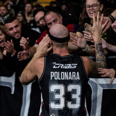 Πολονάρα: Οι συμπαίκτες του τον κάλεσαν με βιντεοκλήση για να του αφιερώσουν τον τίτλο