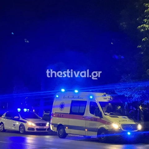 Ασθενοφόρο και περιπολικό στη Θεσσαλονίκη