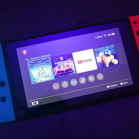 Συνελήφθη άνδρας που έκλεψε παιχνίδια του Nintendo Switch αξίας $10.000 από βιβλιοθήκες στην Καλιφόρνια - Κατηγορείται για 12 κακουργήματα και διαρρήξεις