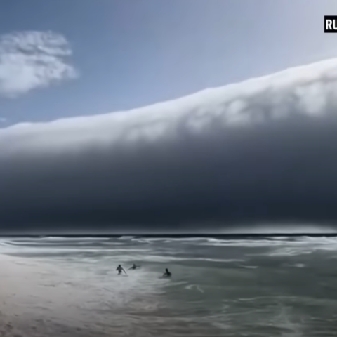 Τι είναι τα Roll Clouds που αναστάτωσαν λουόμενους σε παραλίες της Πορτογαλίας