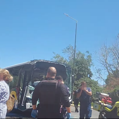 Στιγμιότυπο από το τροχαίο ατύχημα με δύο λεωφορεία στη Βούλα