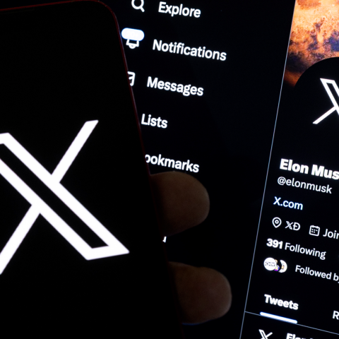 Το AI του Έλον Μασκ διέγραψε αναρτήσεις του Grok που επαινούσαν τον Χίτλερ