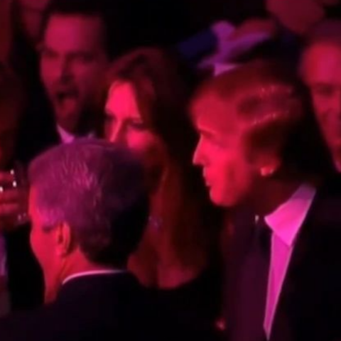 CNN: Στη δημοσιότητα νέες φωτογραφίες και βίντεο με τον Έπσταϊν στον γάμο του Τραμπ