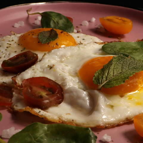 Πες μου πώς τρως το αυγό σου, να σου πω ποιος είσαι: Τι αποκαλύπτει η «ψυχολογία» των αυγών