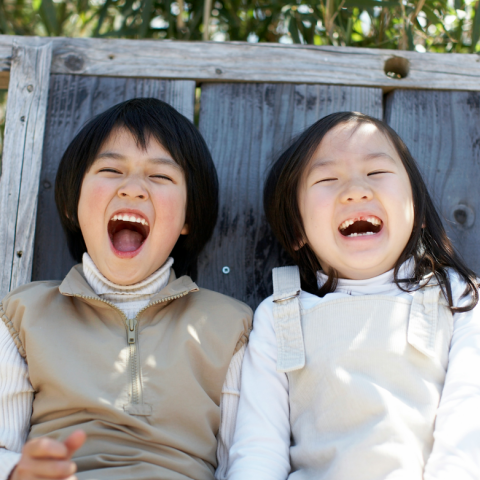 Η Κίνα προσφέρει έως και 1.500 δολάρια στους γονείς για να ενισχύσει τις γεννήσεις