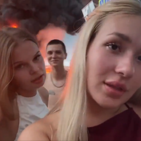 Ρώσοι TikTokers συνελήφθησαν για το ραπάρισμα μπροστά σε φλεγόμενη αποθήκη καυσίμων 