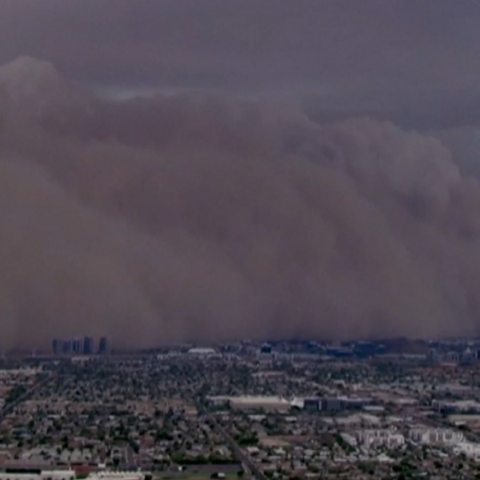 Η στιγμή που τεράστια καταιγίδα σκόνης «καταπίνει» την Αριζόνα - Το βίντεο που κάνει τον γύρο του διαδικτύου