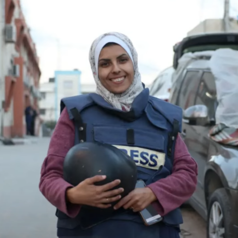 Μαριάμ Αμπού Ντάγκα: Ποια είναι η 33χρονη δημοσιογράφος που σκοτώθηκε στη Γάζα