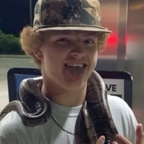 17χρονη κατηγορείται ότι ενορχήστρωσε τη δολοφονία του 16χρονου φίλου της