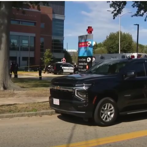 Το σημείο όπου εντοπίστηκε το πτώμα έξω από το νοσοκομείο