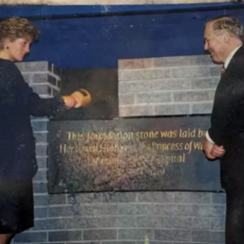 Η χρονοκάψουλα της πριγκίπισσας Νταϊάνα ανοίχτηκε στο GOSH μετά από 33 χρόνια