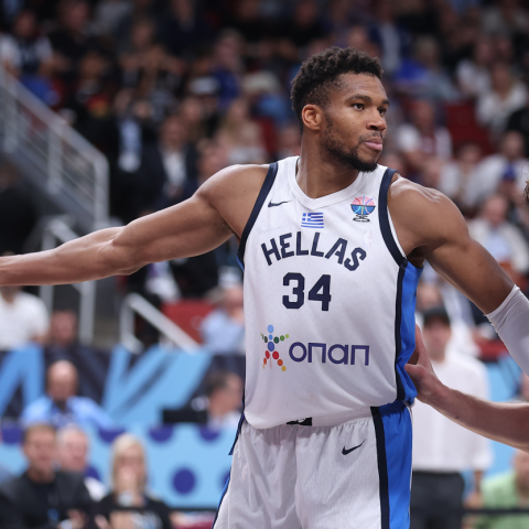 Αντετοκούνμπο: ΛΕΞ και Βινίσιους τον συγχαίρουν μέσω του Live του στο Instagram