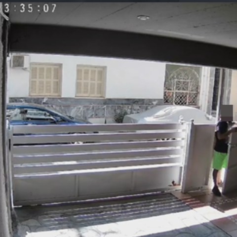 Αιγάλεω: Ο 32χρονος ακολούθησε την ανήλικη στο σπίτι της - Τι κατέγραψε κάμερα ασφαλείας