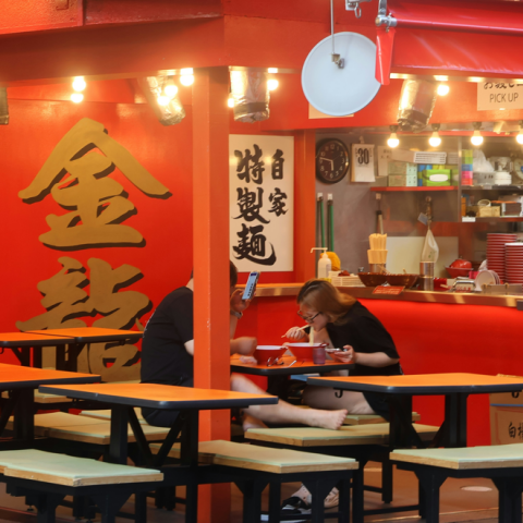 Κινέζοι έφηβοι ούρησαν σε κατσαρόλα με ζωμό σε εστιατόριο της Σαγκάης - Τους επιβλήθηκε πρόστιμο 260.000 ευρώ