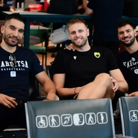 Super Cup: Με κοινή πτήση αναχώρησαν οι ομάδες για τη Ρόδο