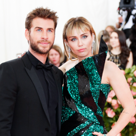 Η Μάιλι Σάιρους εξήγησε γιατί δεν αποχωρίζεται το φόρεμα που φόρεσε στο πρώτο ραντεβού με τον Λίαμ Χέμσγουορθ