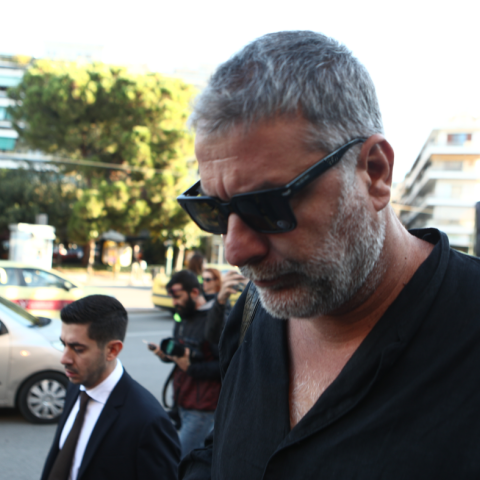 Στην Ευελπίδων ο Βασίλης Μπισμπίκης για το τροχαίο που προκάλεσε στη Φιλοθέη - Δεν θέλησε να κάνει δηλώσεις