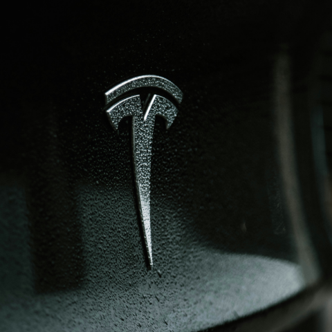 Αγόρασε Tesla χωρίς να γνωρίζει ότι είναι αποκλεισμένο από όλους τους σταθμούς Supercharger - Η ιστορία του Ντάνιελ Μπόικοτ που έχει γίνει viral