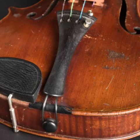 Βιολί του Αϊνστάιν πουλήθηκε για 1.150.000 ευρώ σε δημοπρασία - Έσπασε το ρεκόρ του «βιολιού του Τιτανικού»