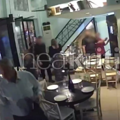 Ο Μάκης Βορίδης δέχθηκε επίθεση με αυγά στο Ηράκλειο Κρήτης 