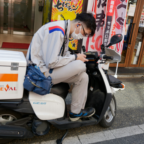 Πώς ένας άνεργος Ιάπωνας εκμεταλλεύτηκε κενό σε delivery app και έτρωγε τζάμπα για πάνω από δύο χρόνια
