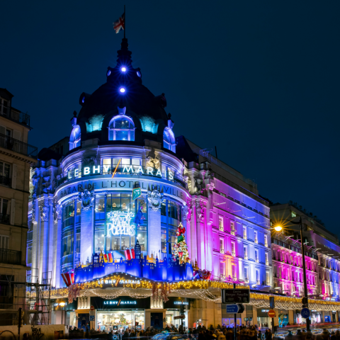 Η Shein ανοίγει το πρώτο μόνιμο κατάστημά της στο Παρίσι στο ιστορικό BHV Marais προκαλώντας οργή στον χώρο της μόδας