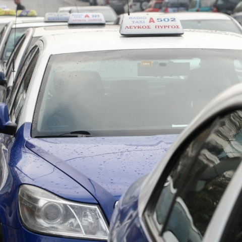 Συνελήφθη 34χρονος στη Θεσσαλονίκη που οδηγούσε ταξί χωρίς δίπλωμα