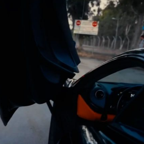 Αττική Οδός: McLaren έτρεχε με 250 χλμ/ώρα - Αστυνομικός τον σταμάτησε και είπε «πάτα το»