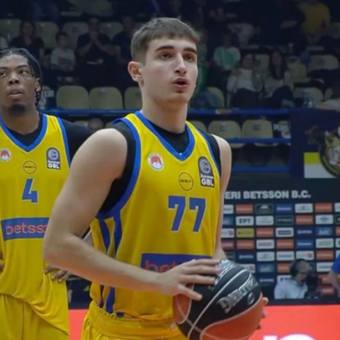 O Σλούκας έκανε σκόπιμα φάουλ στον Παπαγεωργίου για να σκοράρει τους πρώτους του πόντους