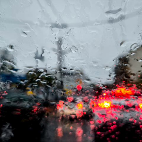 Χάος στους δρόμους έφερε η κακοκαιρία Adel - Στο «κόκκινο» η κίνηση - Πού εντοπίζονται καθυστερήσεις στους κεντρικούς οδικούς άξονες του λεκανοπεδίου