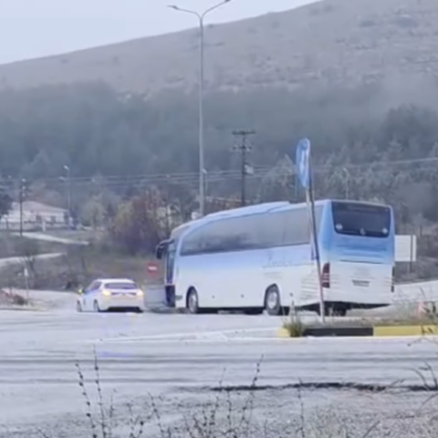 Πτολεμαΐδα: Εξετράπη λεωφορείο με 25 εργαζομένους της ΔΕΗ - Νεκρός ο οδηγός