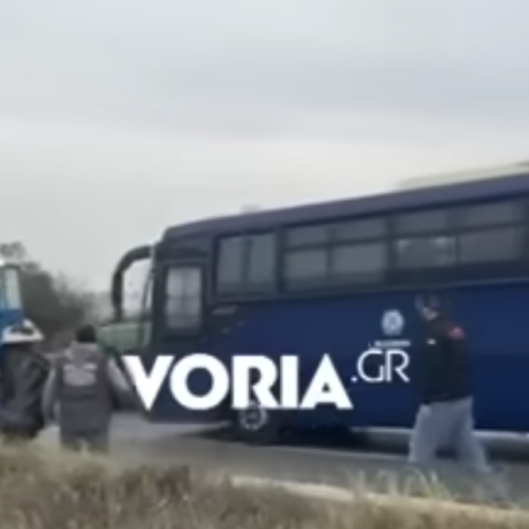 Σέρρες: ΕΔΕ από την ΕΛΑΣ για κλούβα που επιχειρεί να σπάσει μπλόκο αγροτών