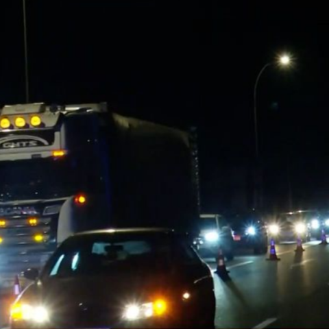 «Γολγοθάς» η έξοδος για τα Χριστούγεννα με ουρές χιλιομέτρων - Διαπραγματεύσεις ΕΛΑΣ - αγροτών