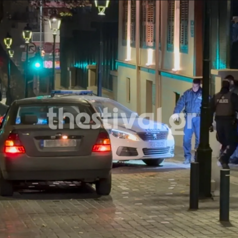 Θεσσαλονίκη: Επίθεση με μολότοφ σε περιπολικό έξω από το τουρκικό προξενείο