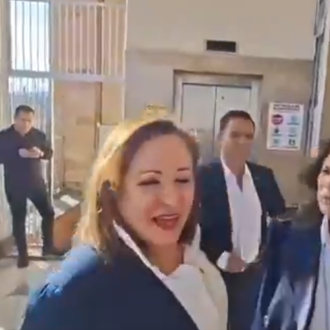 Σοκαριστικό βίντεο από τη στιγμή που βουλεύτρια στην Ονδούρα δέχεται εκρηκτικό μηχανισμό στο κεφάλι